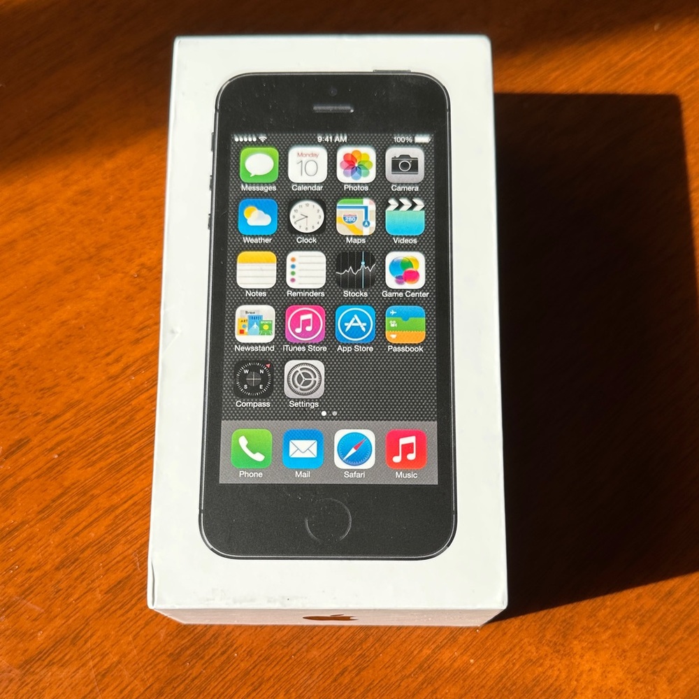 Apple 5 S BOX, original Apple stickers and instructions